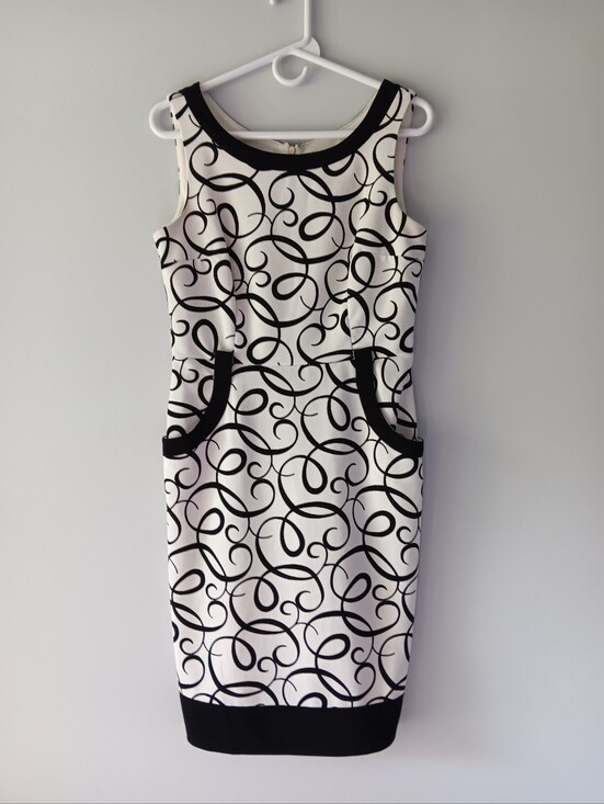 London Times Dresses & Skirts - London Times Sleeveless Sheath Dress Scroll Pattern Pockets Black White Size 8